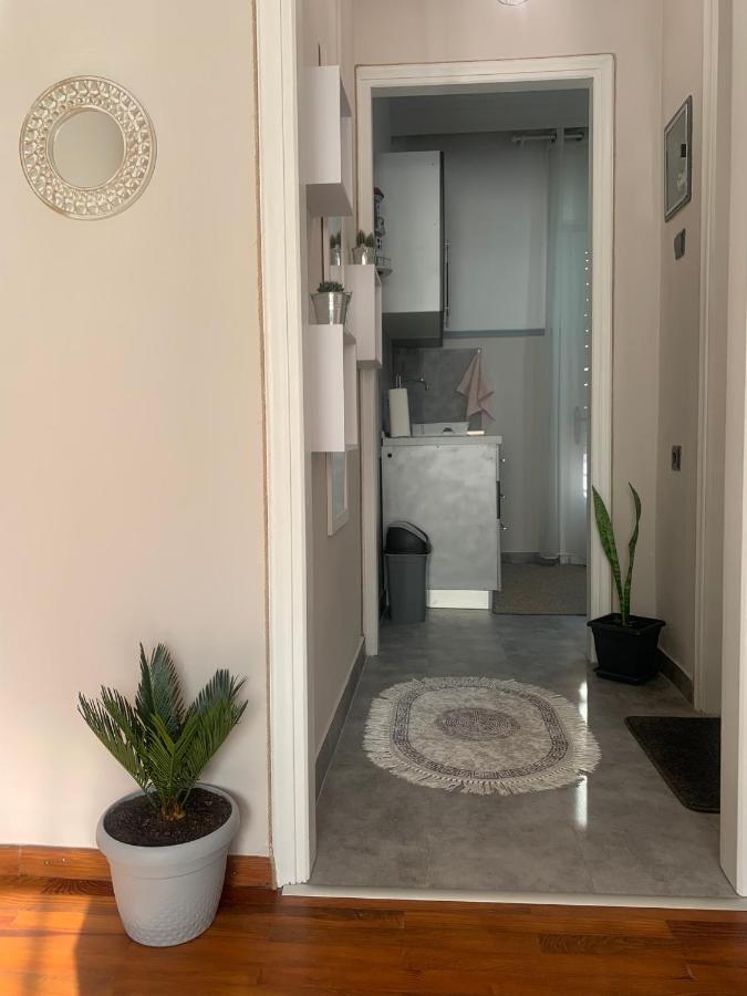 Petra'S House Apartment Florina Bagian luar foto